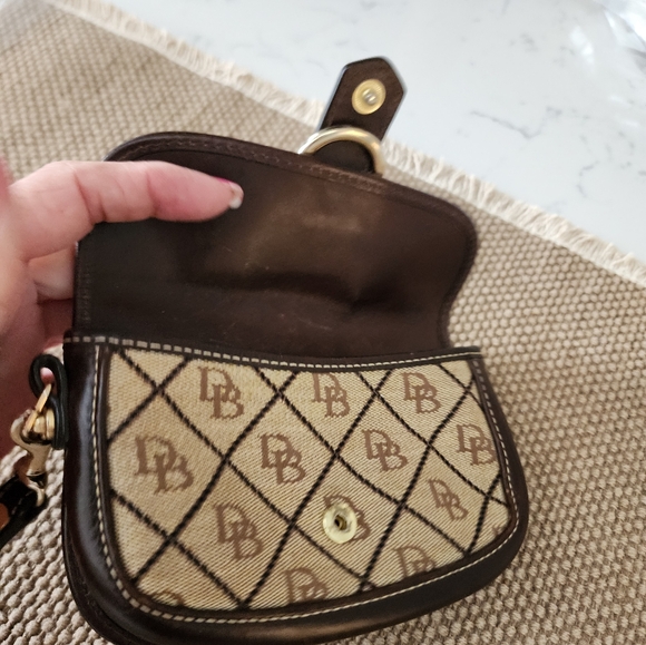 Vintage Dooney & Bourke Brown Leather Flap Signature Canvas Clutch Wristlet EUC - Picture 4 of 7